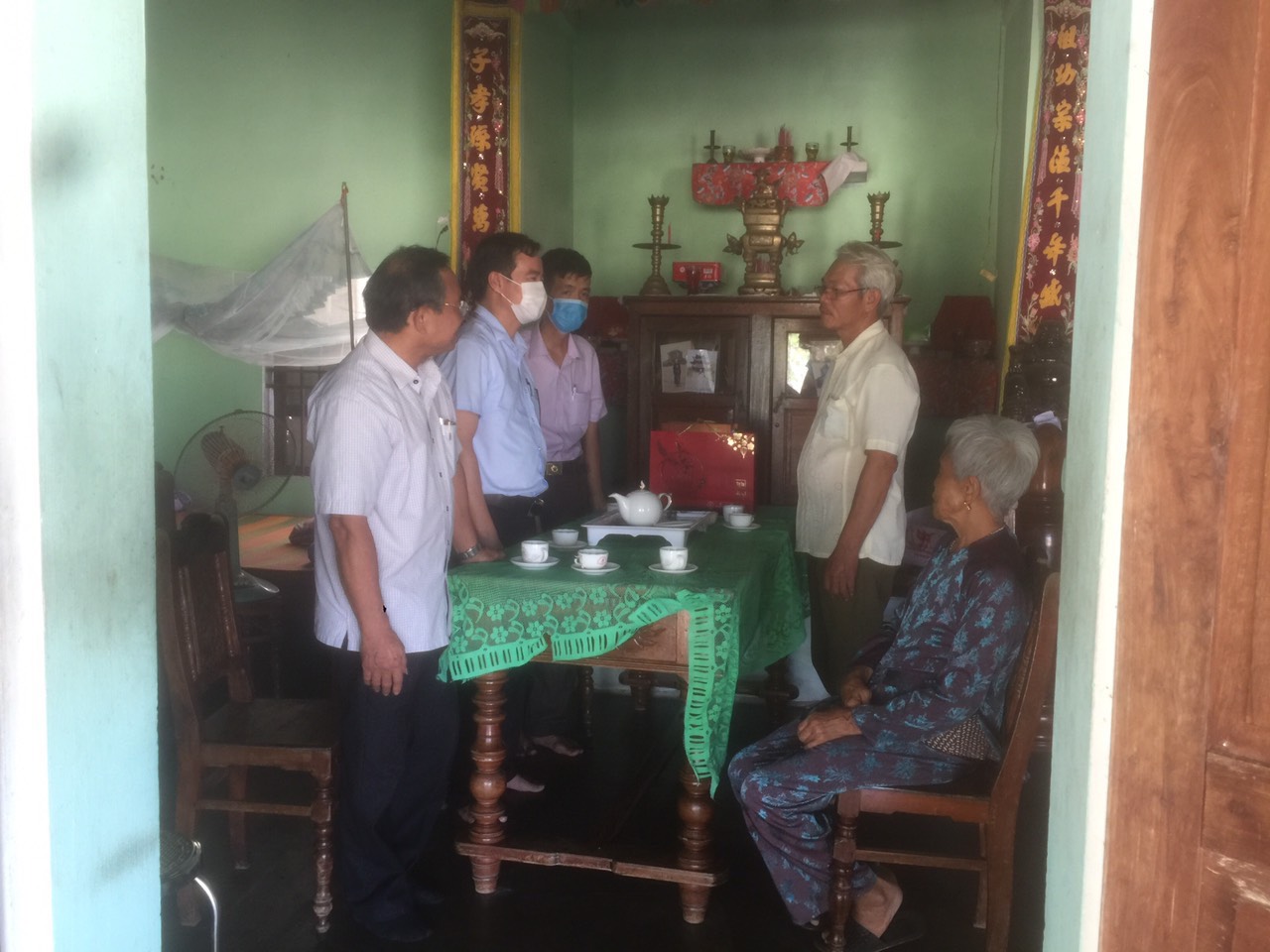 Sở Thông tin & Truyền thông thăm, tặng quà Mẹ Việt Nam Anh hùng Nguyễn Thị Hữu