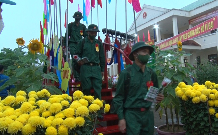 Nông Sơn: Thanh niên hăng hái lên đường thực hiện nghĩa vụ quân sự.
