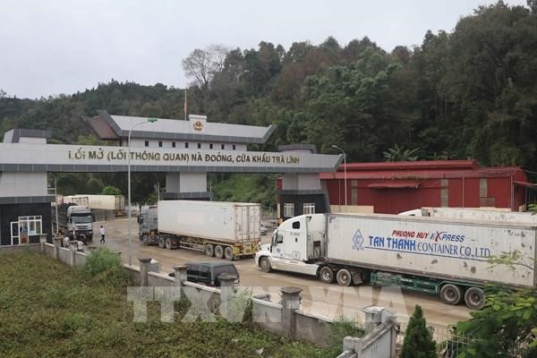 Xuất nhập khẩu hàng hóa sang Trung Quốc qua các cửa khẩu biên giới tại Cao Bằng