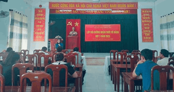 Phú Ninh: Khai giảng lớp bồi dưỡng nhận thức về Đảng đợt III năm 2025